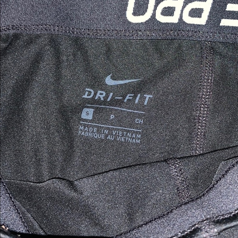 Nike Pros - Picture 3 of 4